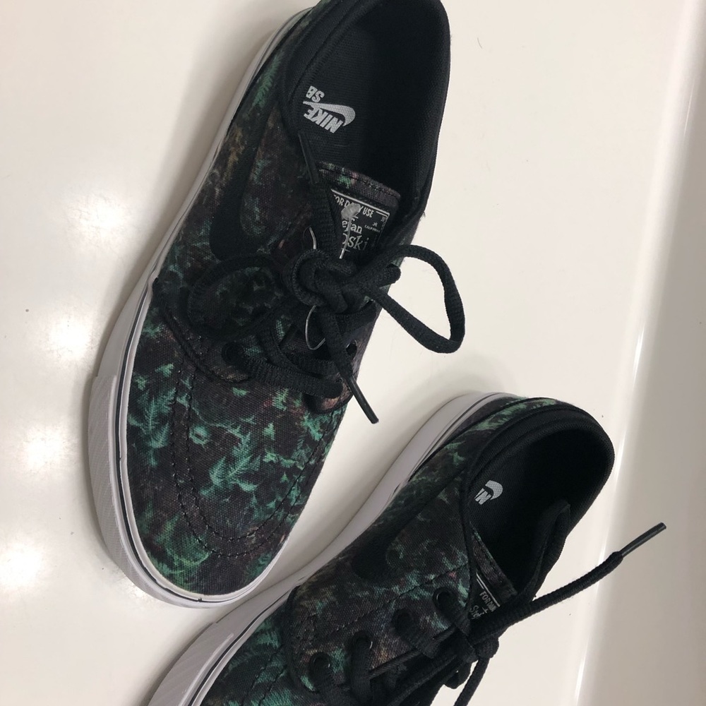 Boys Nike